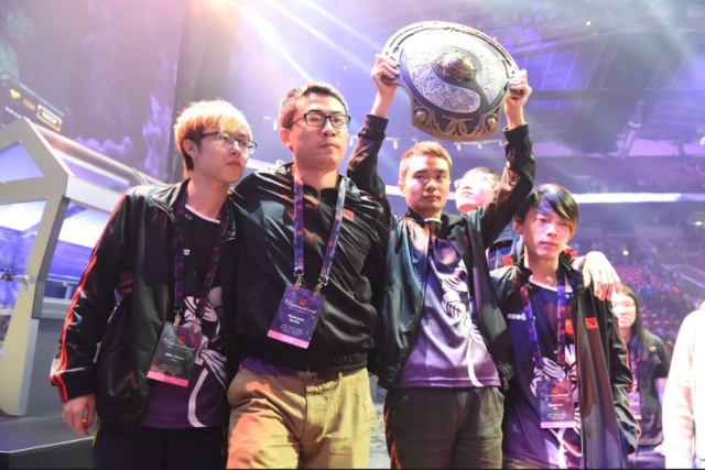 【lpl战报】FPX 2-1 BLG：昔日老友赛场相见 FPX成功让一追二结束连败