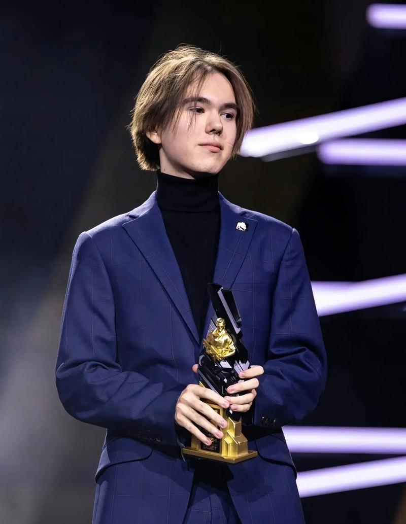 Faker参与了梅赛德斯奔驰举行的记者会